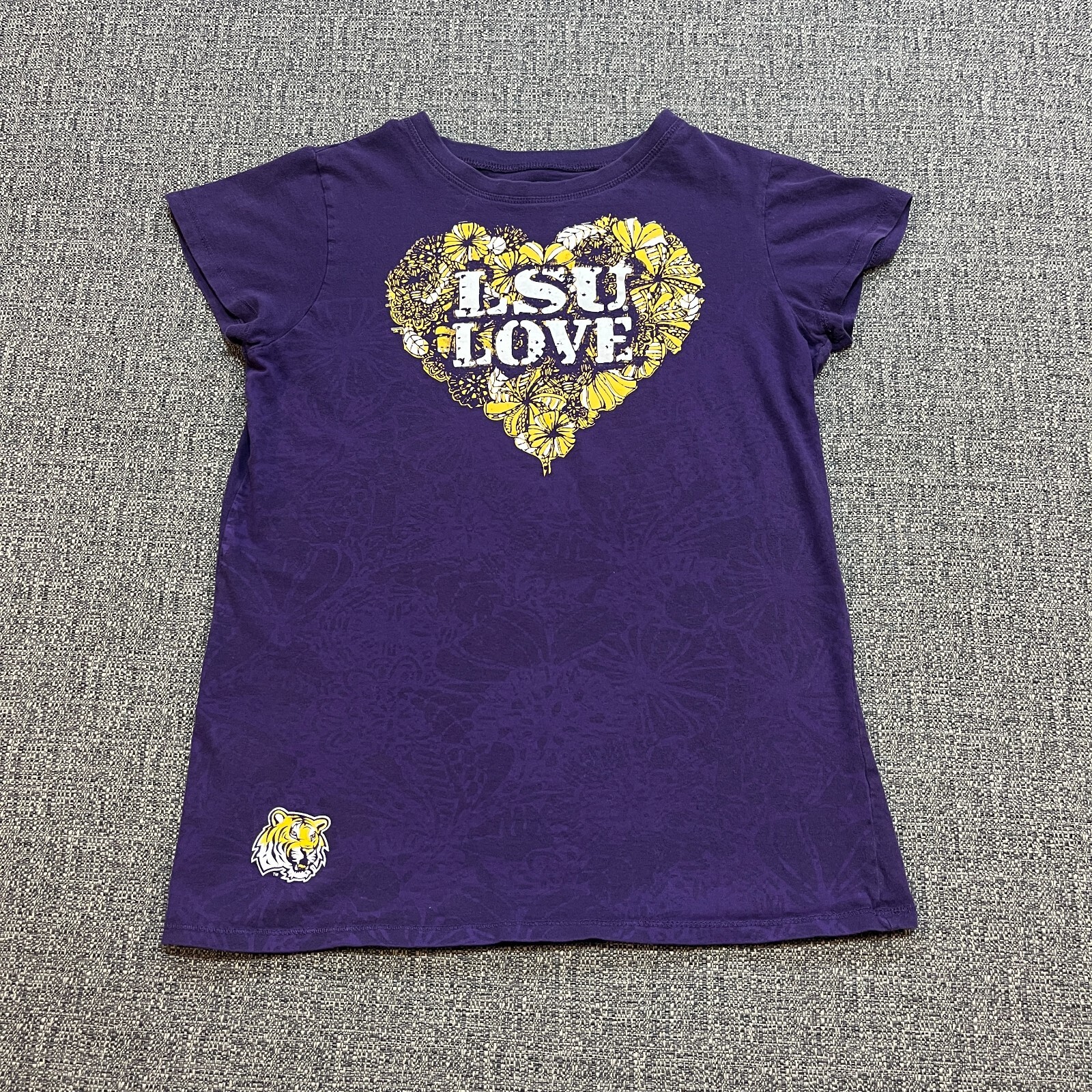 LSU Tigers Womens Shirt Medium Purple Floral Heart Cap Sleeve Louisiana