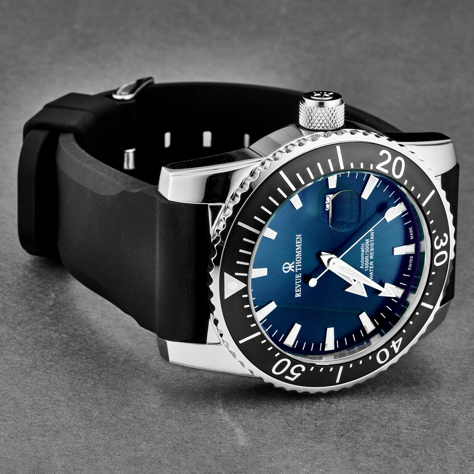 Pre-owned Revue Thommen Men's 17030.2525 'diver' Blue Dial Rubber Strap Automatic Watch
