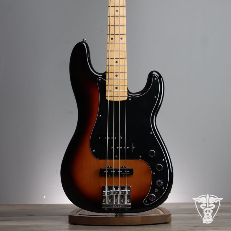 2018 Fender Deluxe Active Precision Bass Special - 9.35 Lbs
