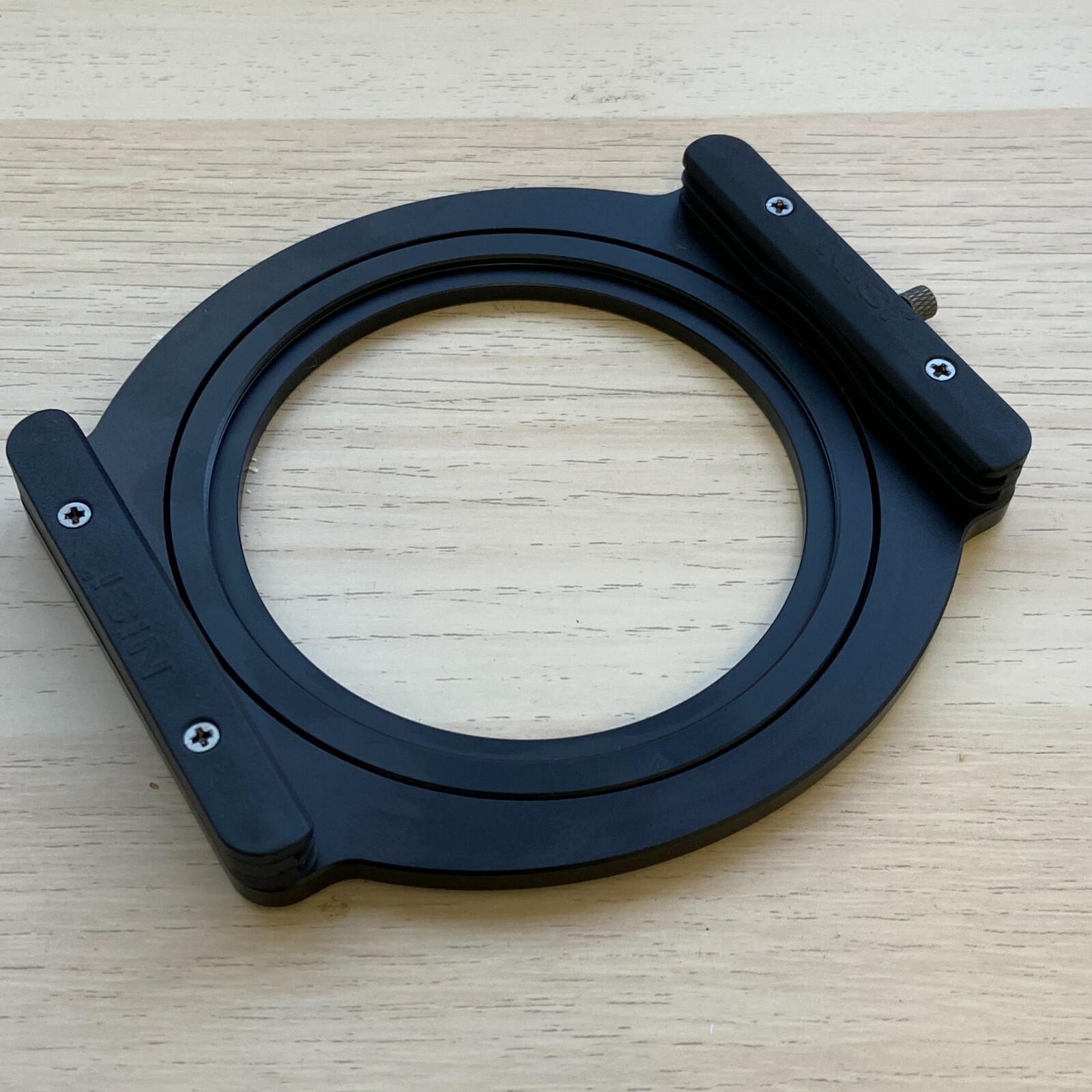 NiSi Lens Filter 2 slot Holder Universal 100 x 2 mm Glass or Resin on 77mm 72mm