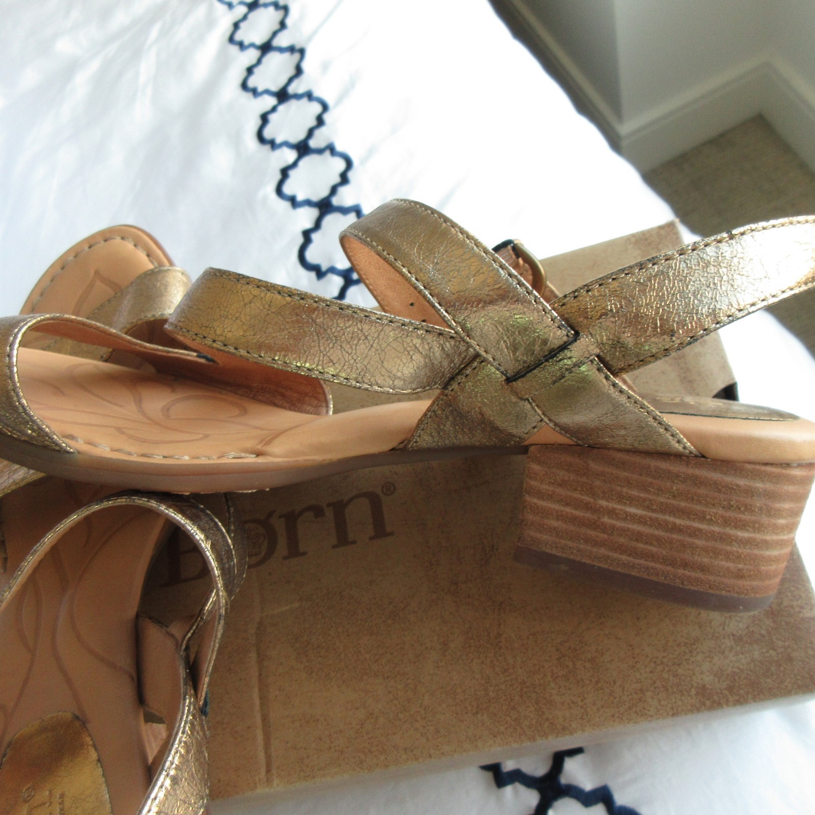 lades brand new  Born  shoes 9 m size   golden color  shoes with box