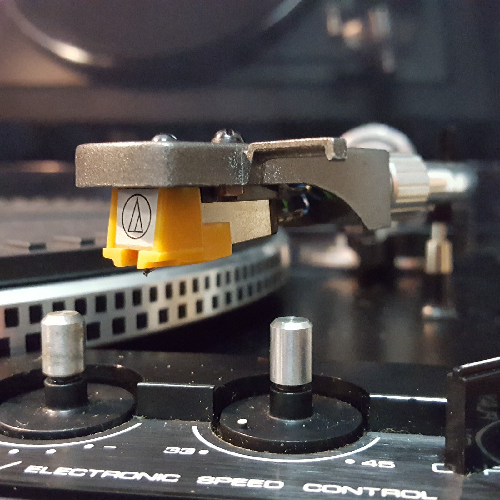 VINTAGE BSA QUANTA 500 Belt Drive / Electronic Speed Control Turntable