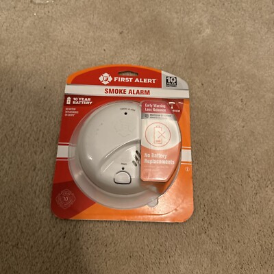 First Alert 10 Year Ionization Battery-Powered Ionization Smoke Detector 1 pk