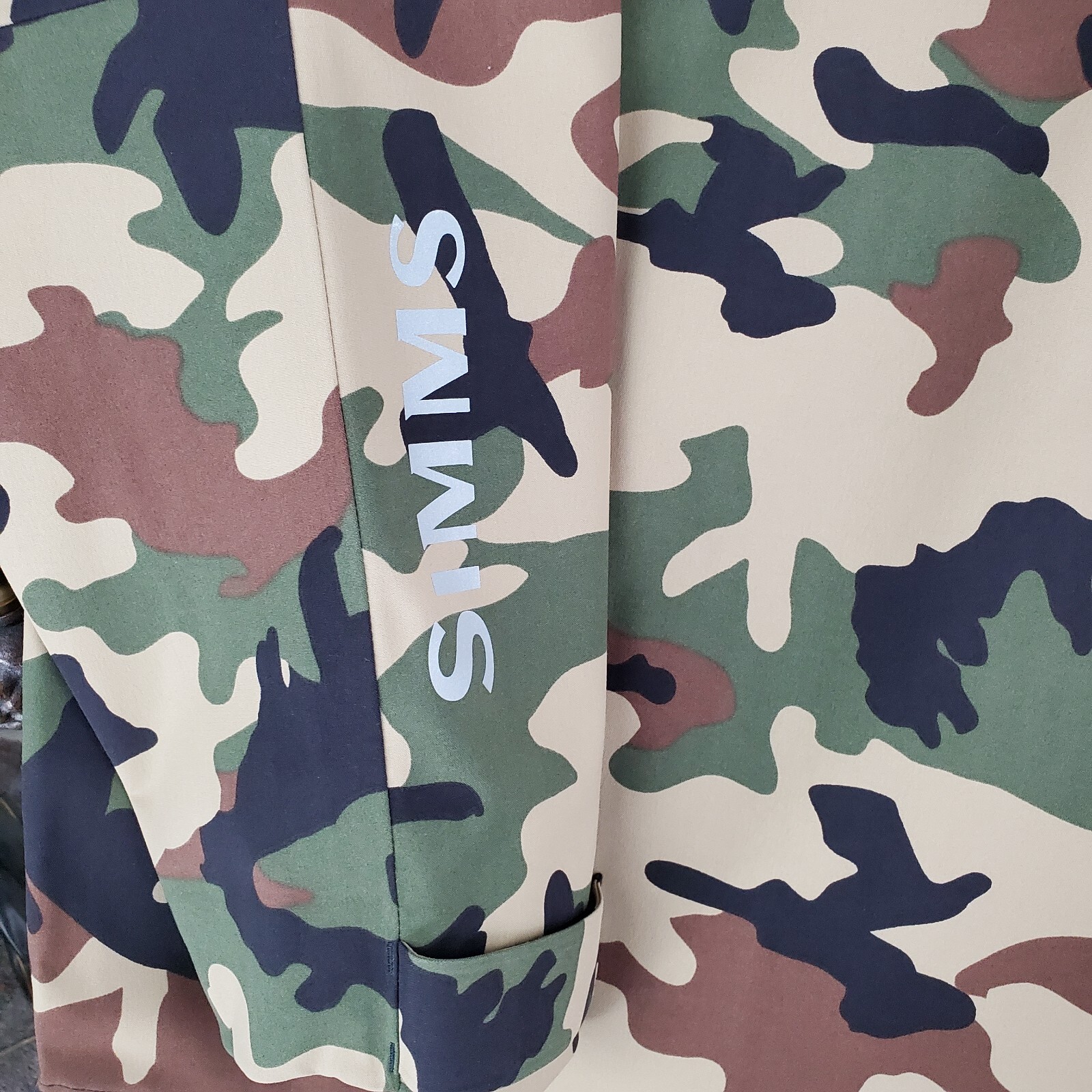 Pre-owned Simms $449  Mens Size Medium 30k Waterproof Woodland Camo Cx Jacket Hood In Multicolor