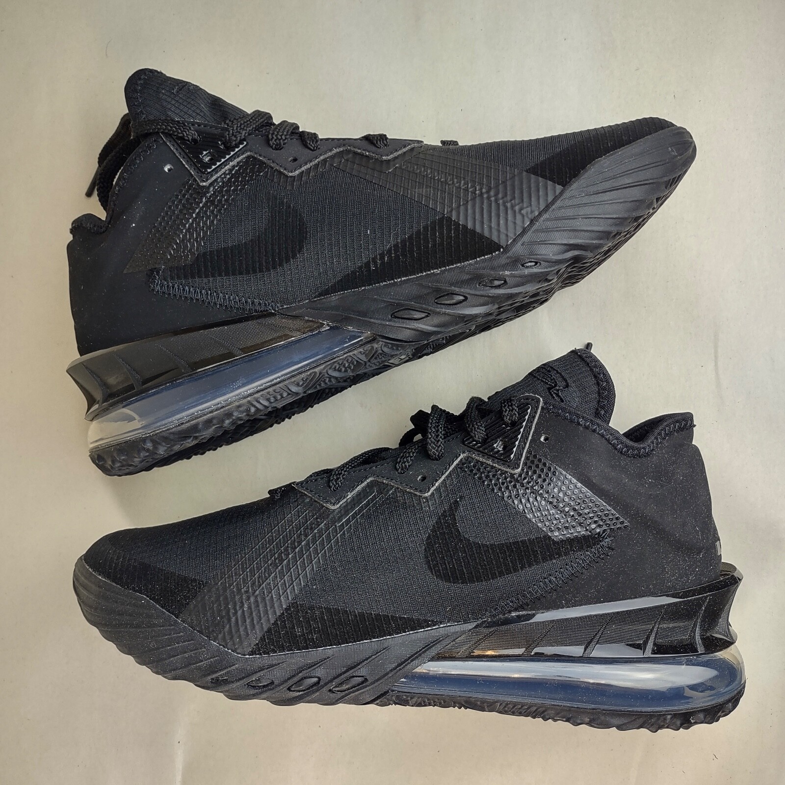 

Мужские кроссовки Nike LeBron XVIII 18 Low Zero Dark 23 Triple Black CV7562-004 10,5, Черный, Nike LeBron 18