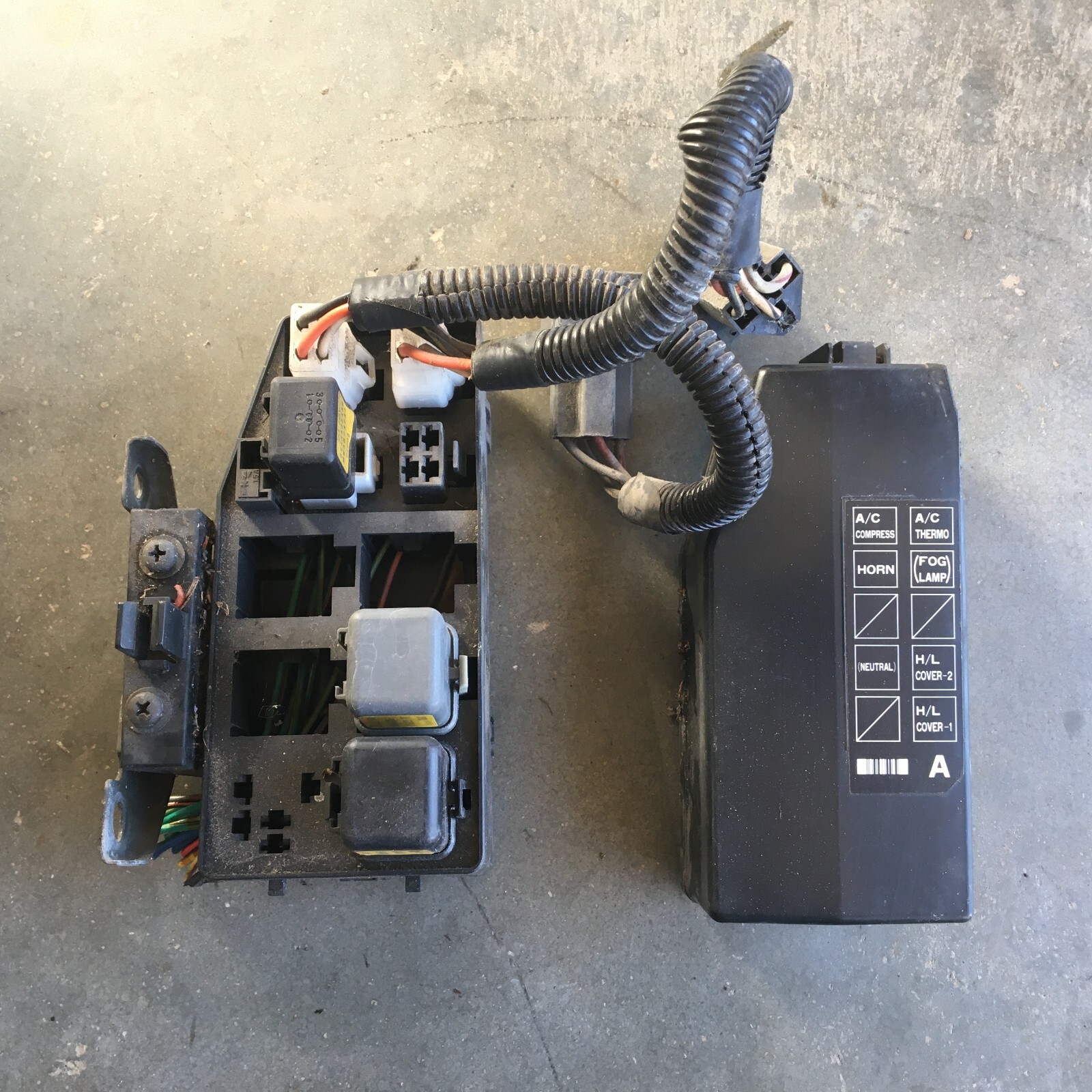【BAON】Fuse Hood Wind Jumper 90 91 92 1990 GEO STORM HOOD FUSE RELAY BOX WITH LID H/L A/C
