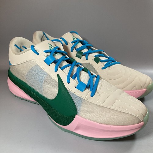 シューズ(男性用) NIKE FREAK 5 by you 'like a Grinch' NIKE FREAK 5 by you 'like a Grinch'