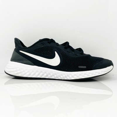 

Nike Boys Revolution 5 BQ5671-003 Черные кроссовки для бега, размер 7 лет, Черный, Revolution 5