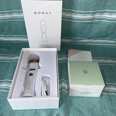 Monat Hot And Cold Facial Wand With Oil Free Moisturizer