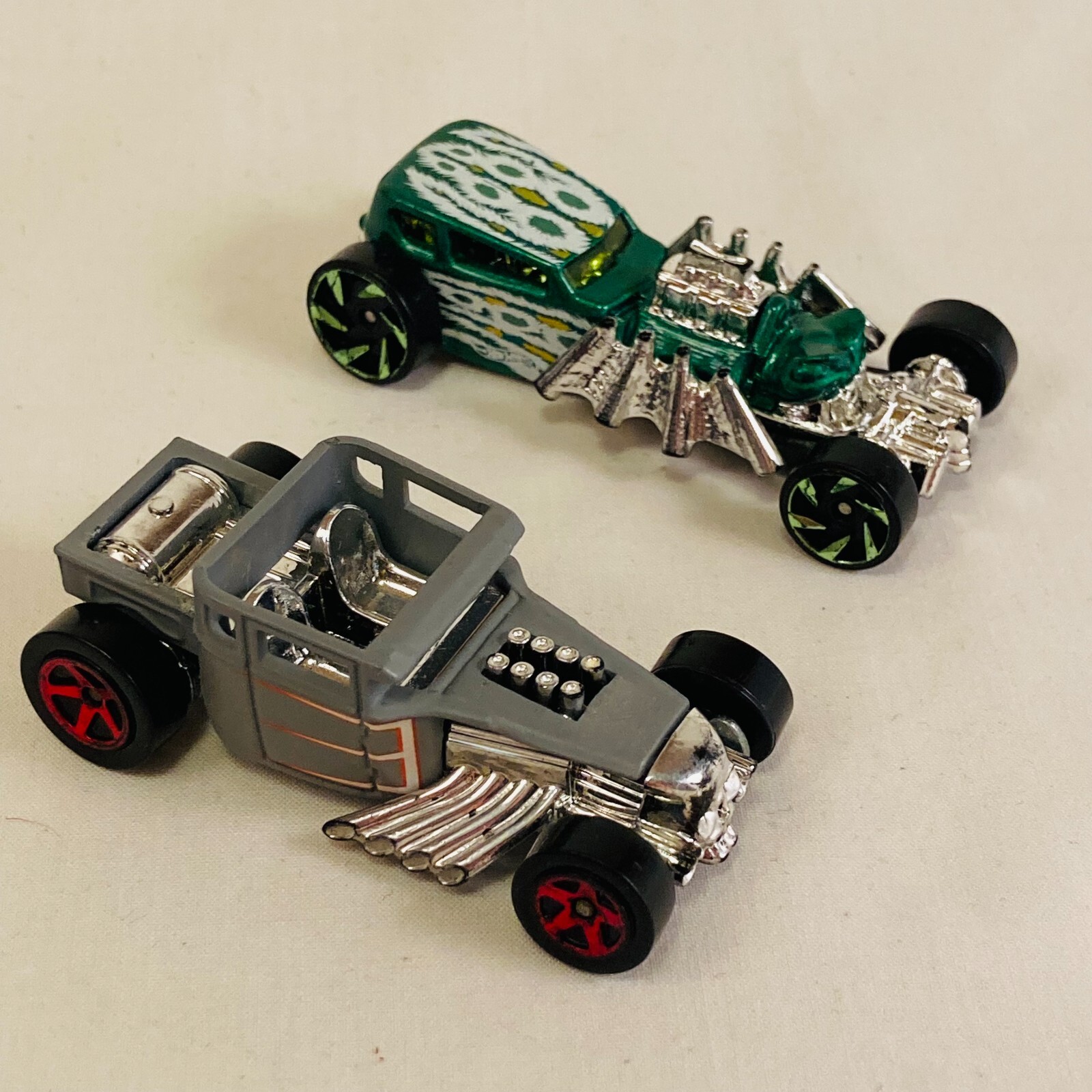 Hot Wheels Lot of 2 Cars Green Street Creeper, Gray Bone