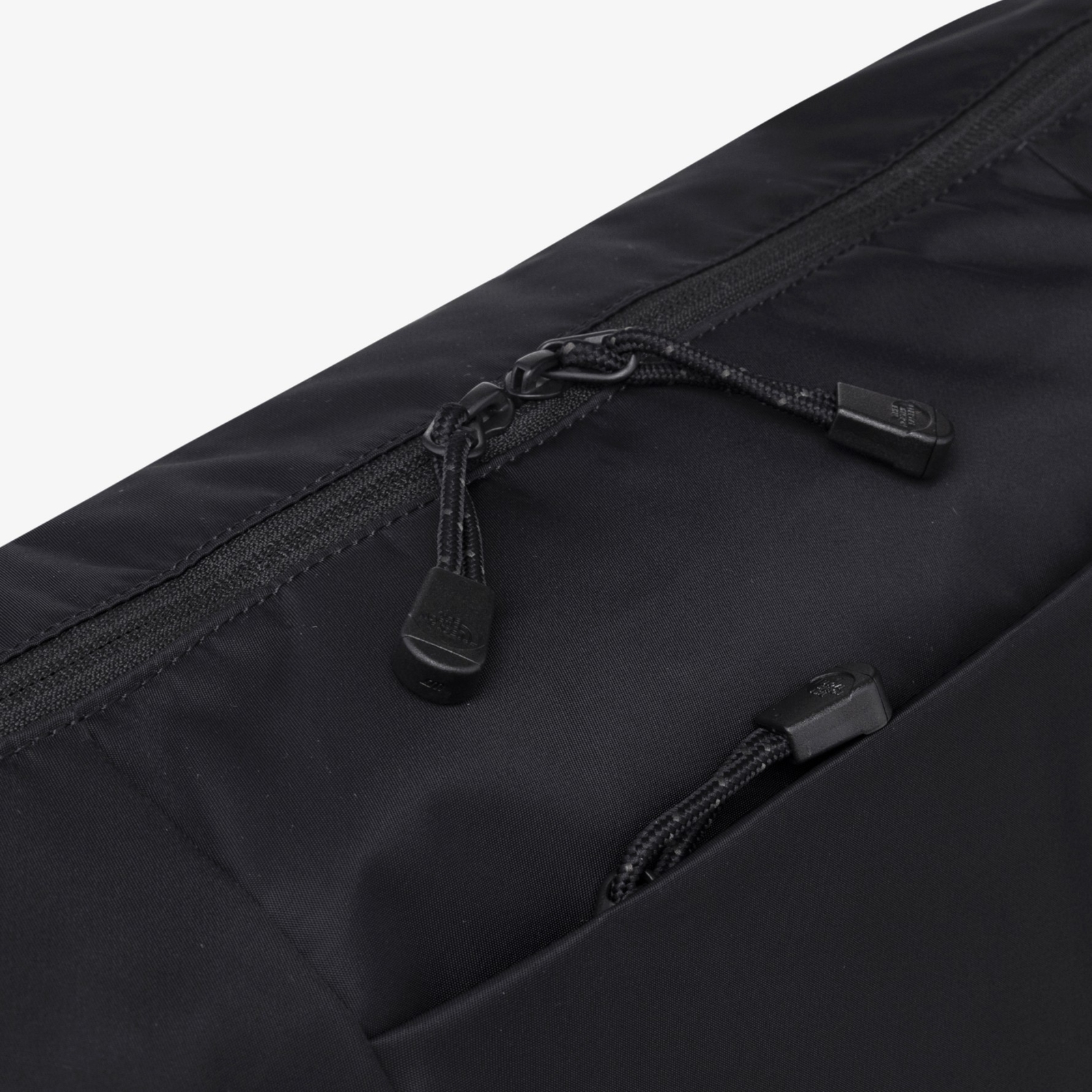 THE NORTH FACE★24-25AW★LIGHT DUFFLE BAG S_NN2PQ53 New THE NORTH FACE LIGHT DUFFLE BAG SMALL NN2PQ53J BLACK