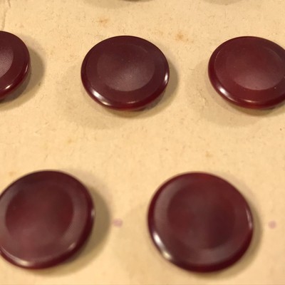 T155 VTG Antique Buttons on Card LANSING Cone Shank Maroon 9/16