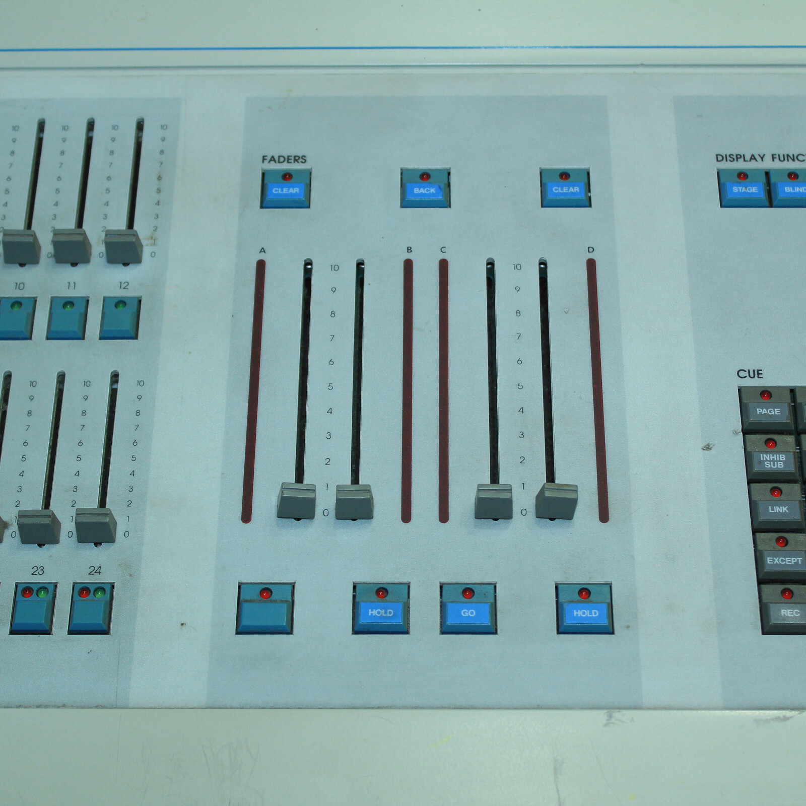 GORGEOUS ETC IMPRESSION Lighting Console Theater Controls Light Board with Keys