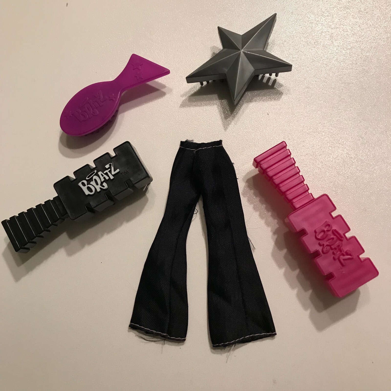 MGA Bratz Lot Clothes Purses Handbags Accessories 30 Pieces