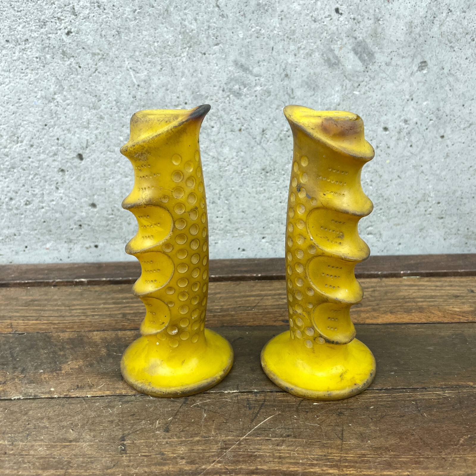り*ん様 HUNTWILDE グリップ　当時物　oldbmx り*ん様 HUNTWILDE グリップ 当時物 oldbmx - メルカリ