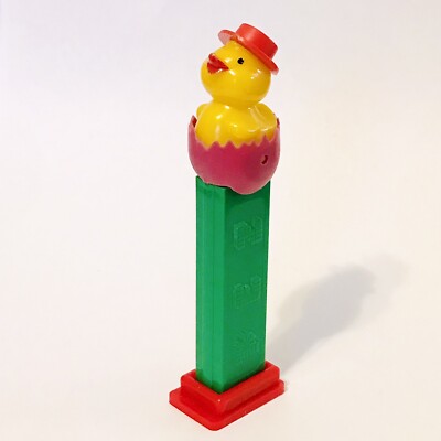 3.9 AUSTRIA NO-FEET CHICK IN SHELL VINTAGE EASTER PEZ DISPENSER / MAGENTA SHELL