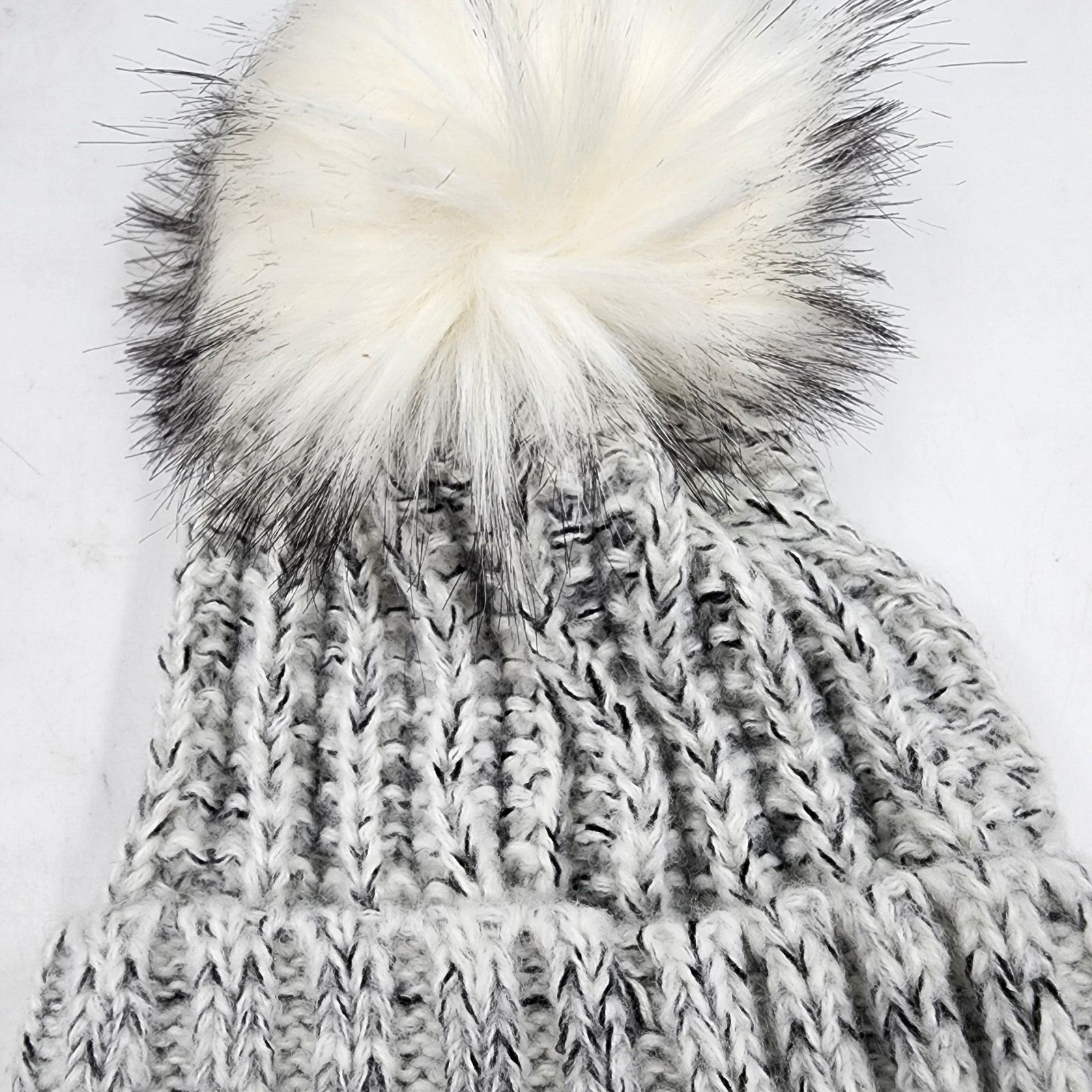 Kyi Kyi Fold-Up Fox Fur Pom Beanie Women's One Size Silver Tight-Knit - Picture 4 of 13