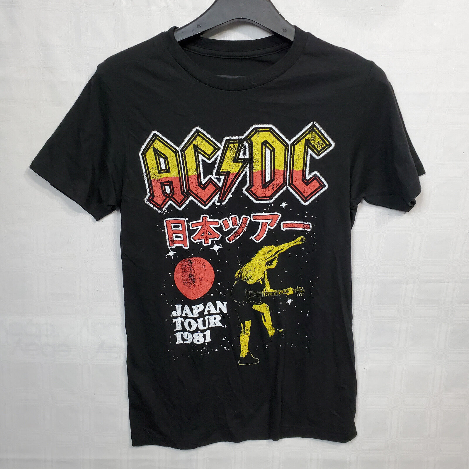 AC/DC Japan Tour 1981 Mens Vintage Style Size S T-Shirt AC/DC Japan Tour 1981 Mens Vintage Style Size S T-Shirt