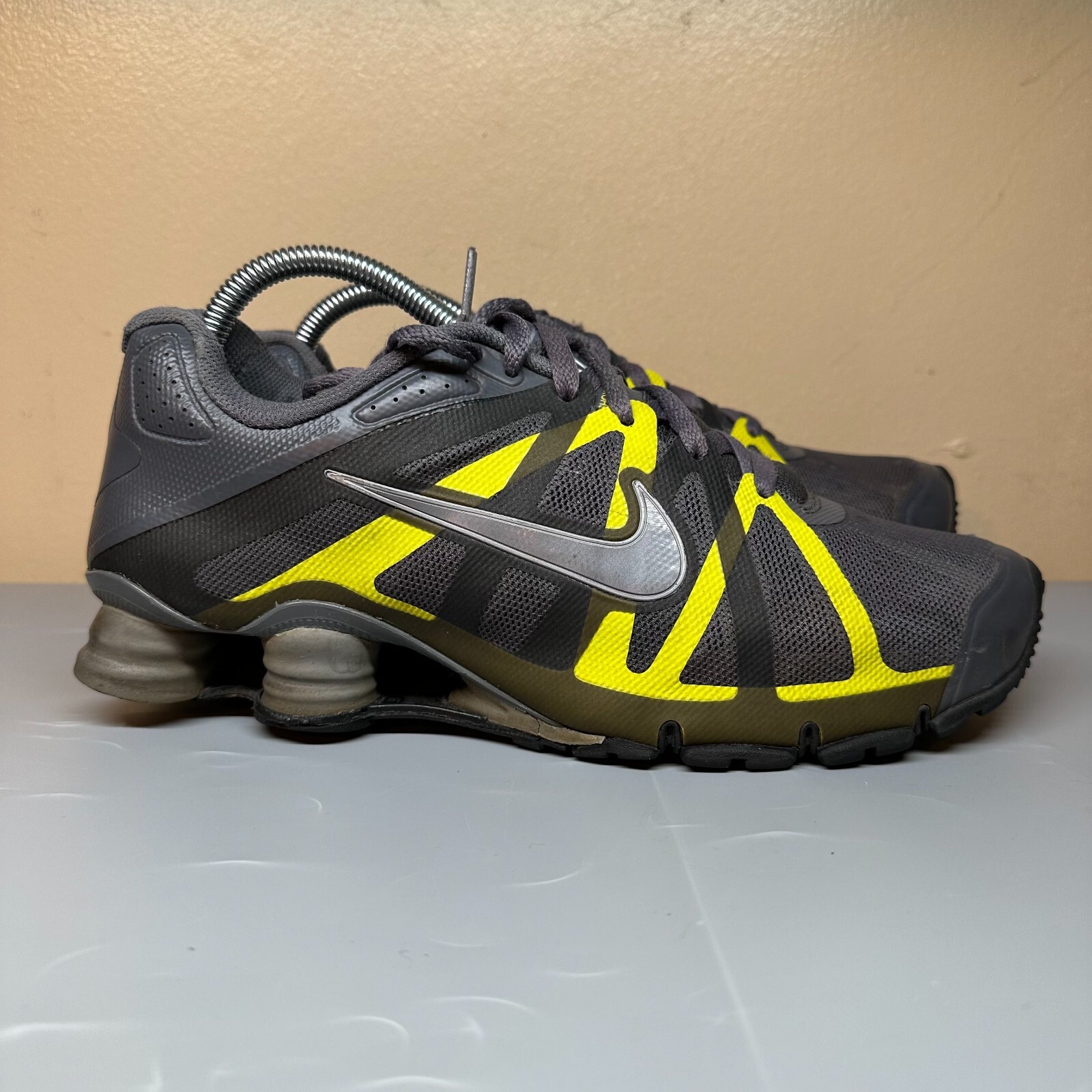 Nike Shox Roadster Sneakers Wolf Gray Yellow 487604-030 Mens Nike Shox Roadster Sneakers Wolf Gray Yellow 487604-030 Mens