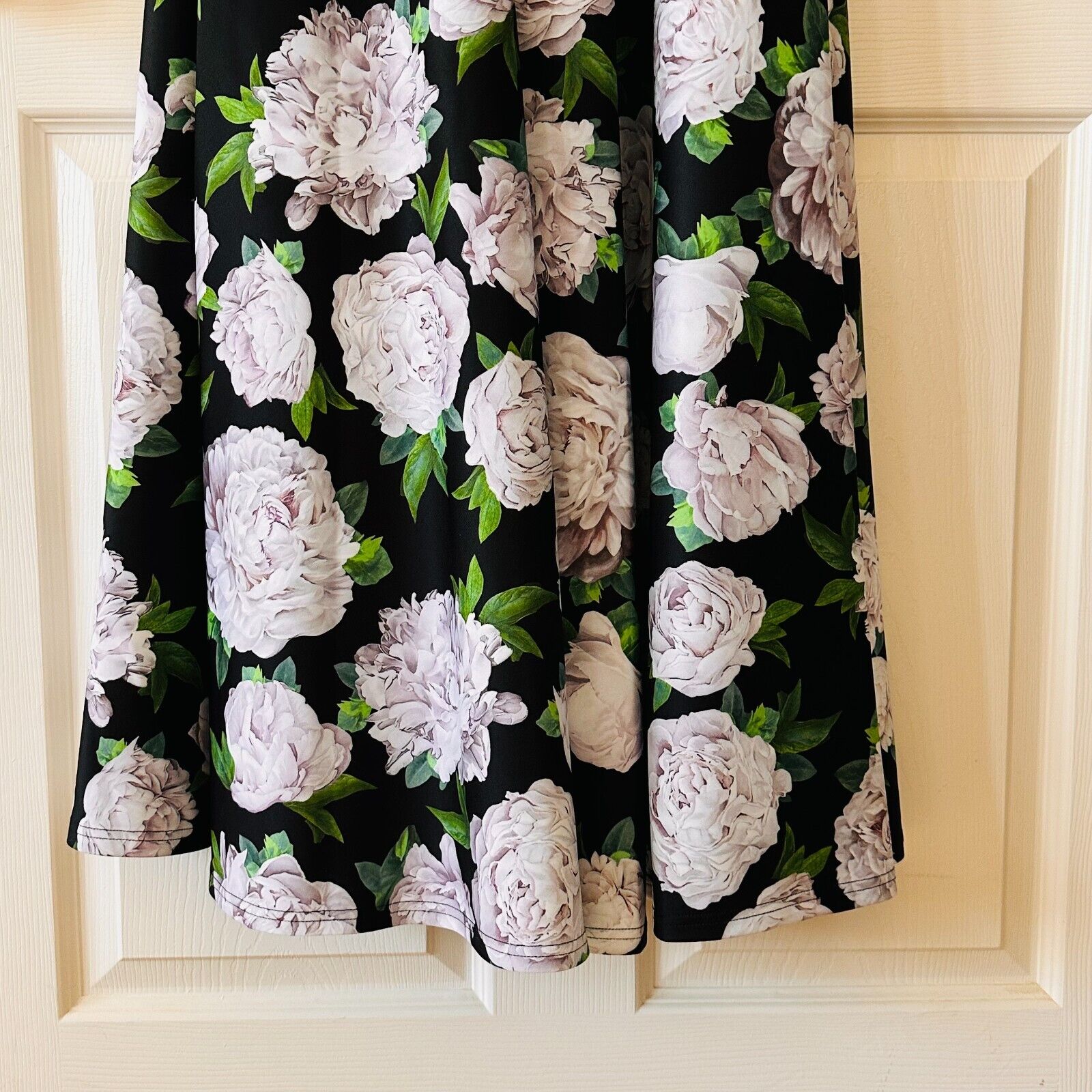 Pre-owned Tadashi Shoji Tadahi Shoji Neoprene Aline Floral Print Gown Sleeveless Long Dress In Black, Green, White