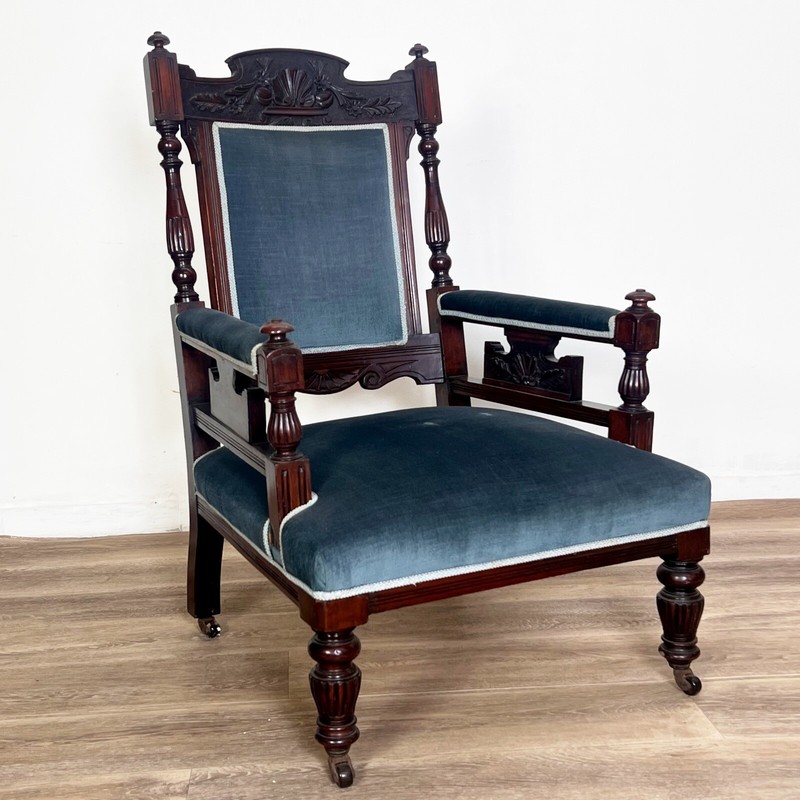 Antica sedia imbottita con braccioli poltrona poltroncina in legno noce '  800
