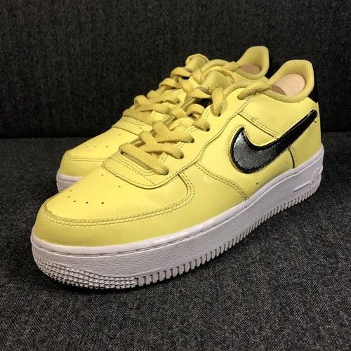靴 NIKE AIR FORCE 1 LOW RETRO SPEED YELLOW Nike's Air Force 1 Low Speed Yellow Will Race Into Your