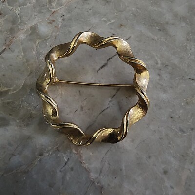 Vintage Brooch Round Gold Tone Rippon Style 