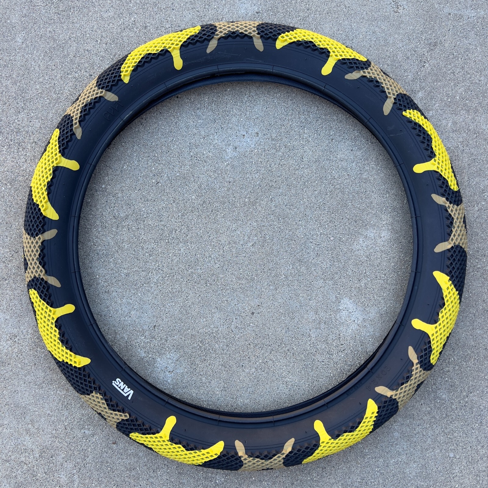 BMX CULT × Vans 20.75 ま Cult X Vans Tire | Source BMX - US