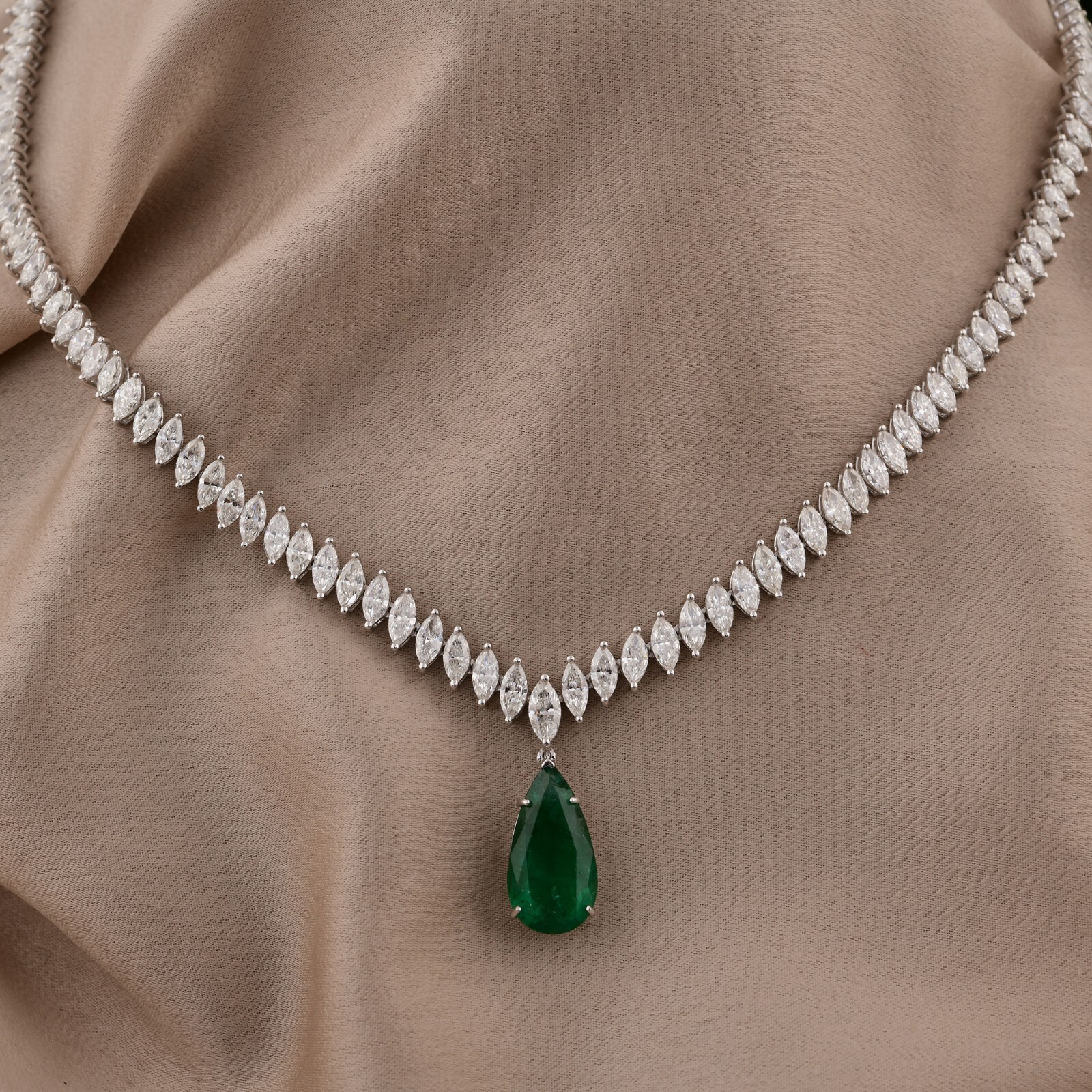 エメラルドネックレス　ビーズ　ジュエリー　emerald necklace Emerald Necklace – bororo
