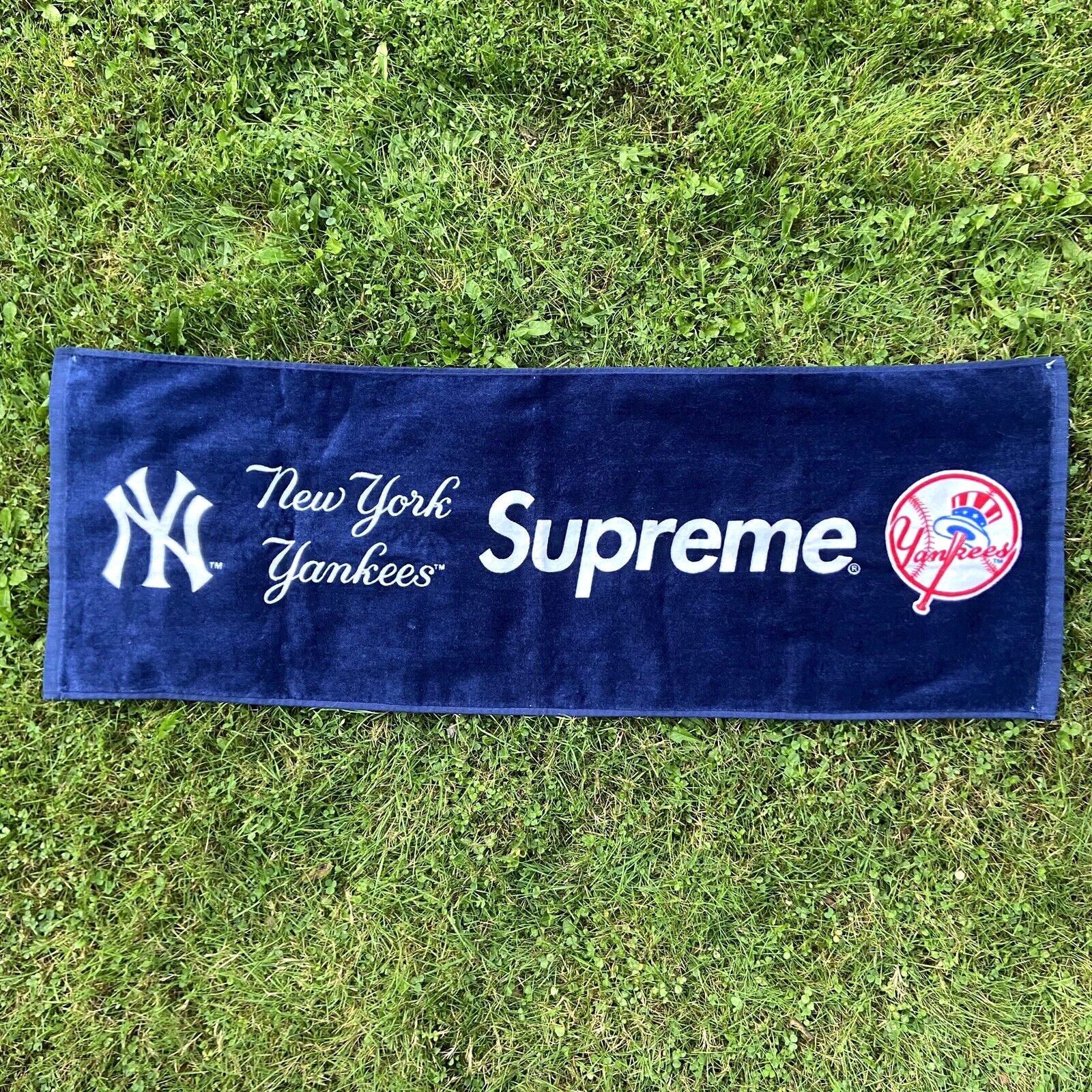 Supreme x 47' Brand New York Yankees MLB Box Logo Hand Towel Supreme x 47' Brand New York Yankees MLB Box Logo Hand Towel
