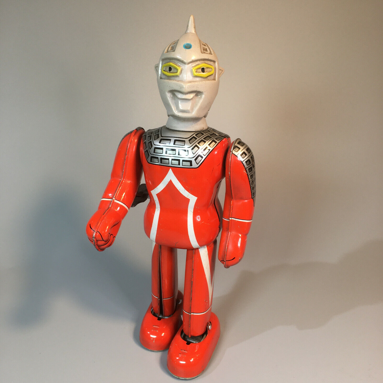 Ultra 7 Ultraman Bullmark Tin Litho Windup Figure Vintage Ultra 7 Ultraman Bullmark Tin Litho Windup Figure Vintage