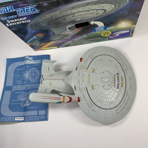 Star Trek The Next Generation Starship Enterprise NCC-1701-D Playmates 1992