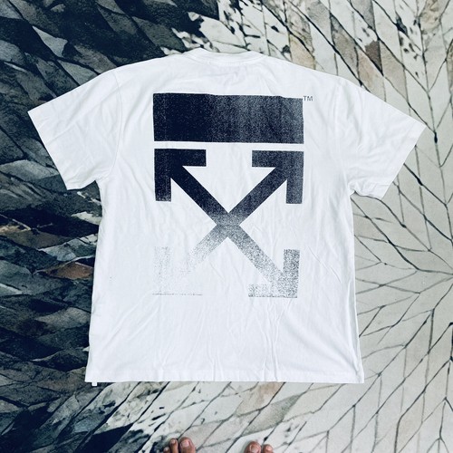【Off-White】ロゴ刺繍 abloh 23 Tシャツ (送料関税込) Off-White】ロゴ刺繍 abloh 23 Tシャツ (送料関税込) (Off-White