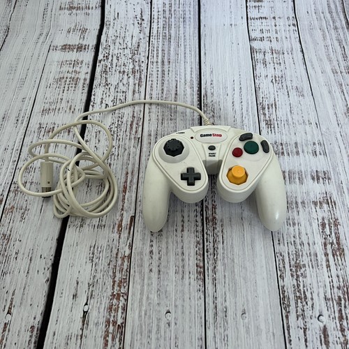 Gamestop Nintendo Gamecube White Wired Controller FOR PARTS OR REPAIR