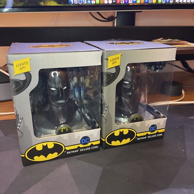 Batman DC Comics Deluxe Light Up Cowl unopened box with hardcover book 