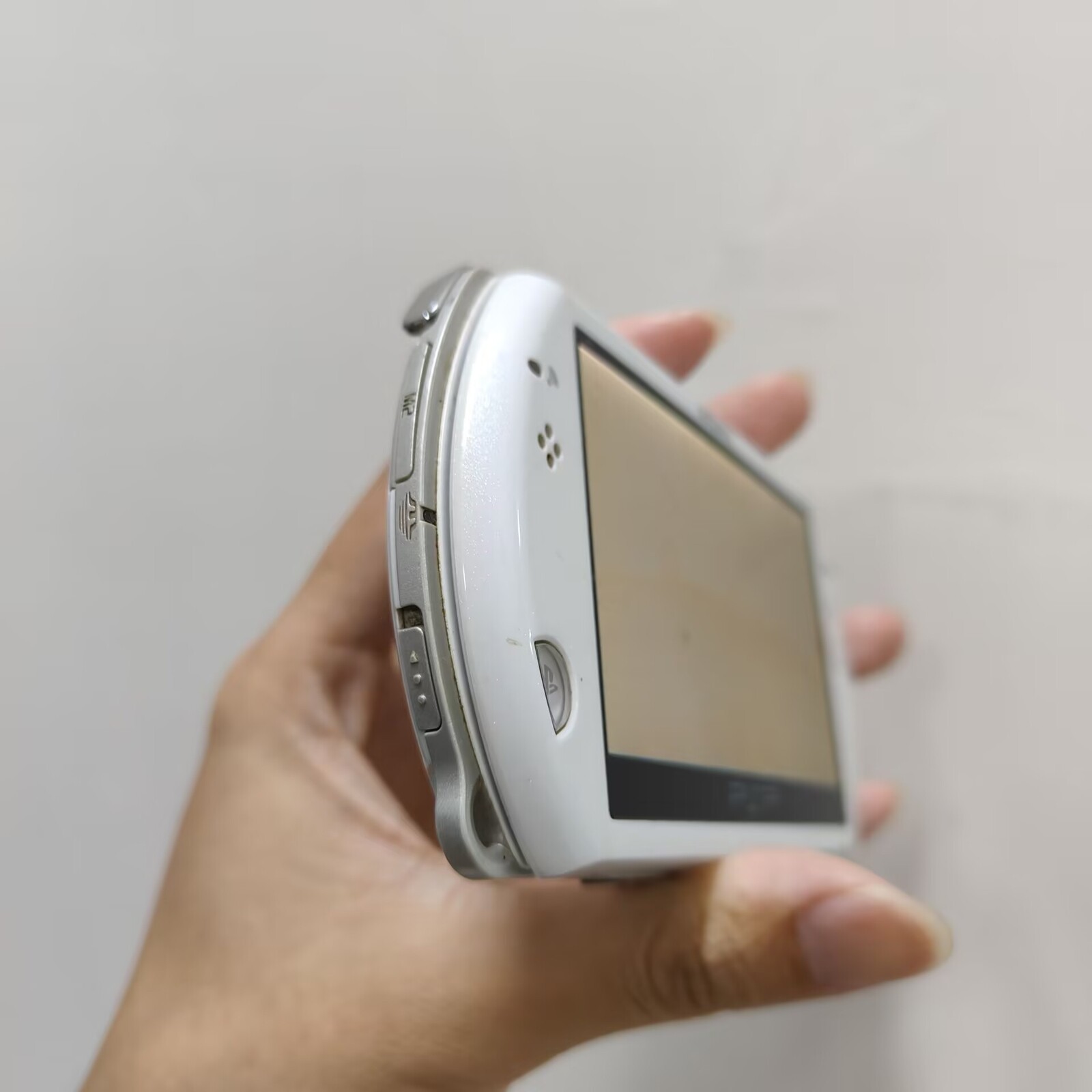 Sony PSP GO PlayStation PortableGo Piano Black or Pearl White