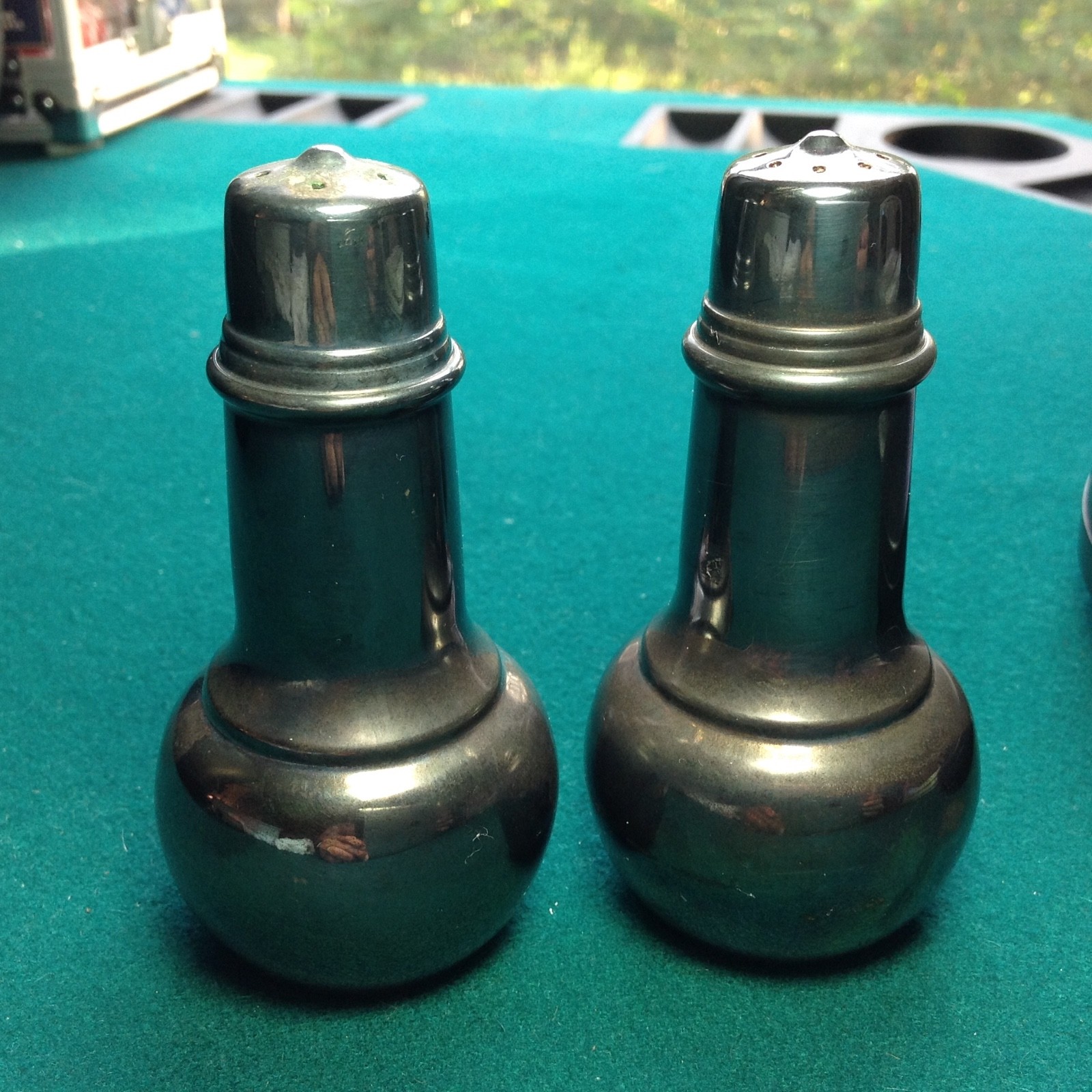 Pair Salt & pepper shakers VINTAGE SILVER PLATE ONEIDA Wm A Rogers