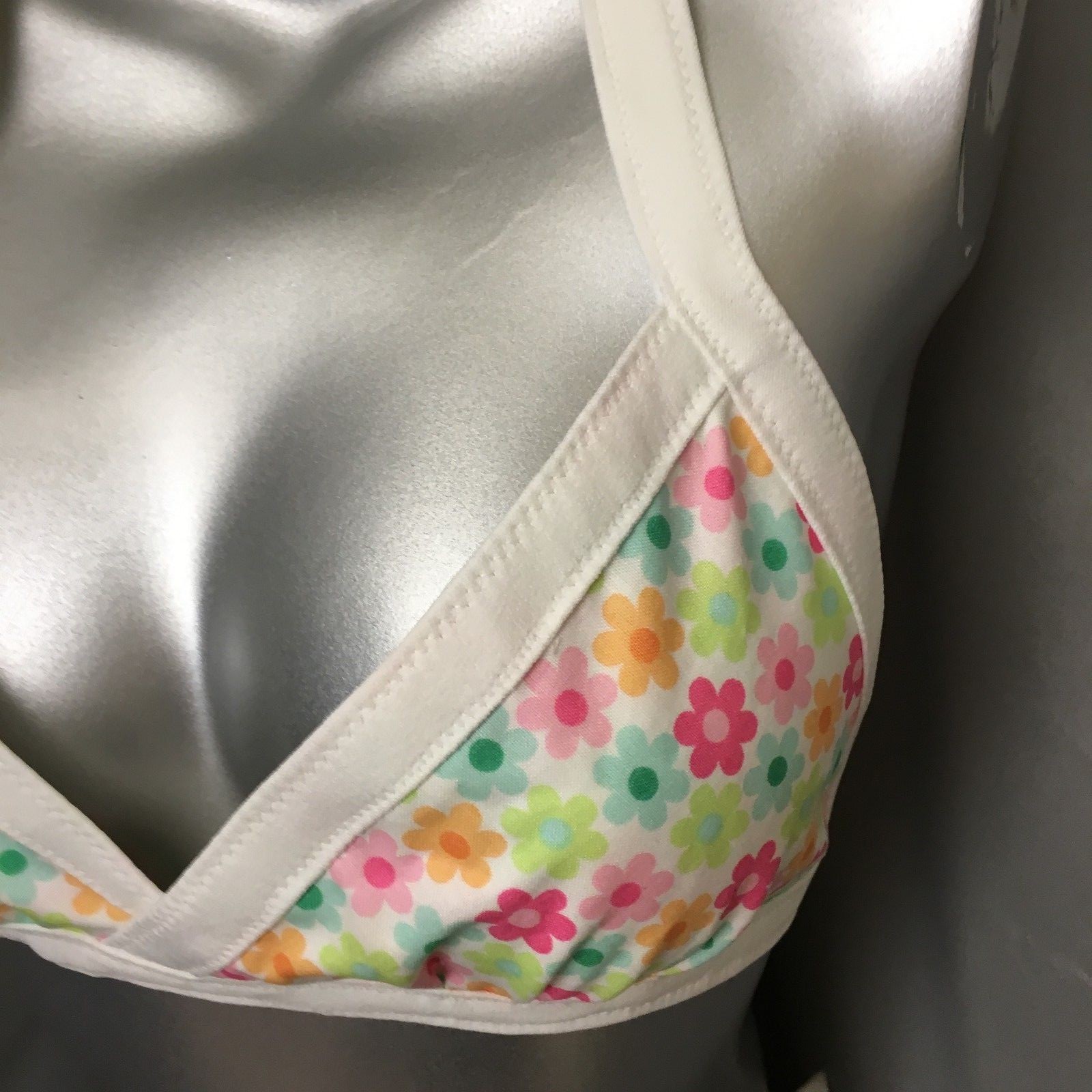 Exotic Dancewear Handmade. Size: EX-S..  White with flowers two piece