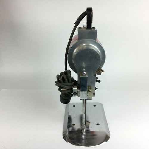 Consew 510 Industrial Commercial Fabric Cutting Machine w 4