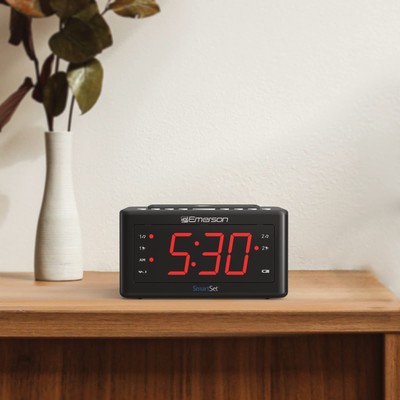 Emerson Smartset Wireless Charging Alarm Clock Radio Featuring a Large Black