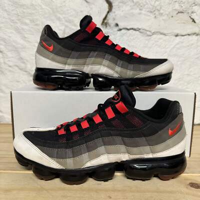 サ(☝︎ ՞ਊ ՞)☝︎ツキカ 　VaporMax '95 HOT RED Nike Air VaporMax 95 'Hot Red' Men's Size 9.5 Pre-owned