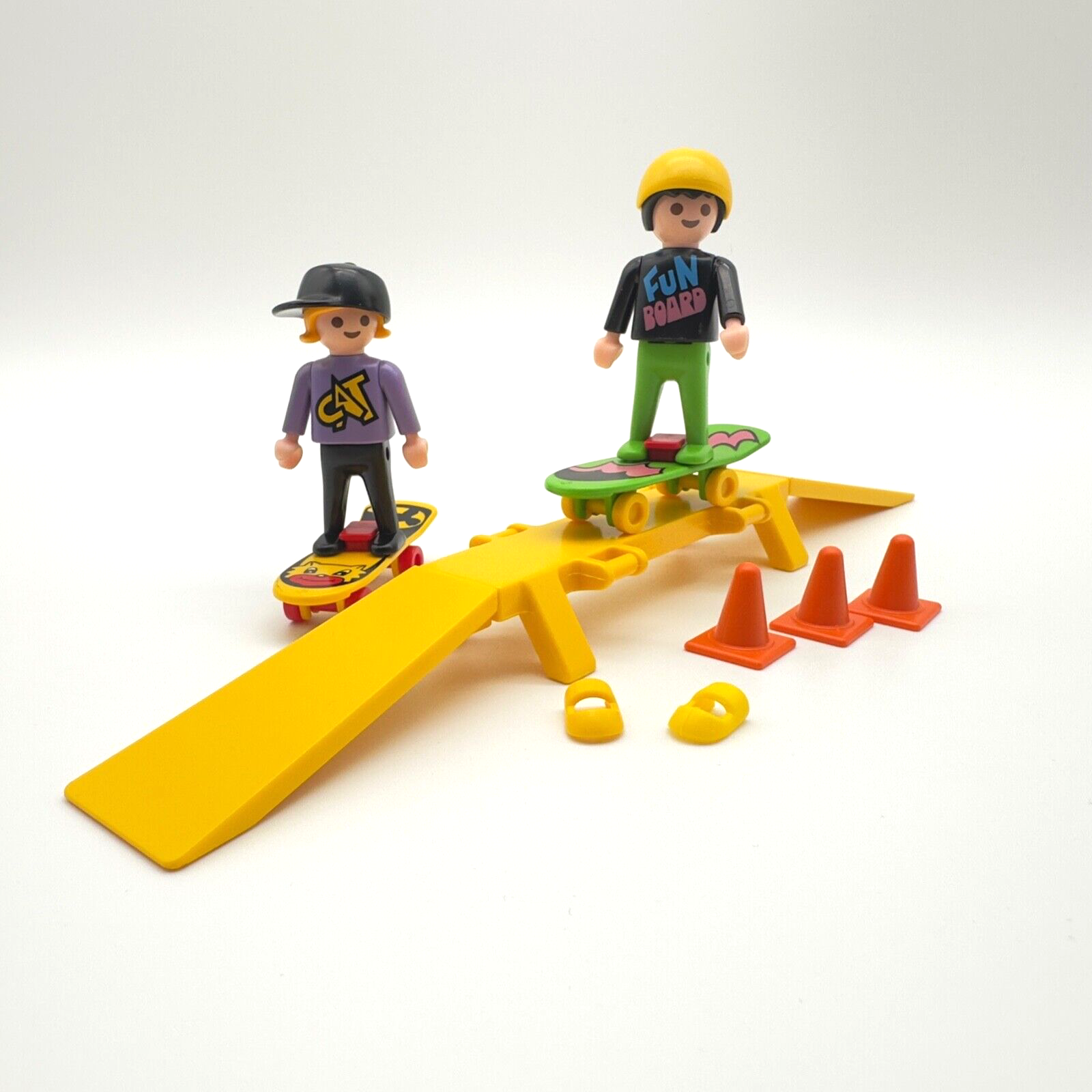 Playmobil 3709 Children Two Skateboard Ramp Vintage 1992 Nearly complete *READ*