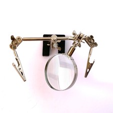 alligator magnifying