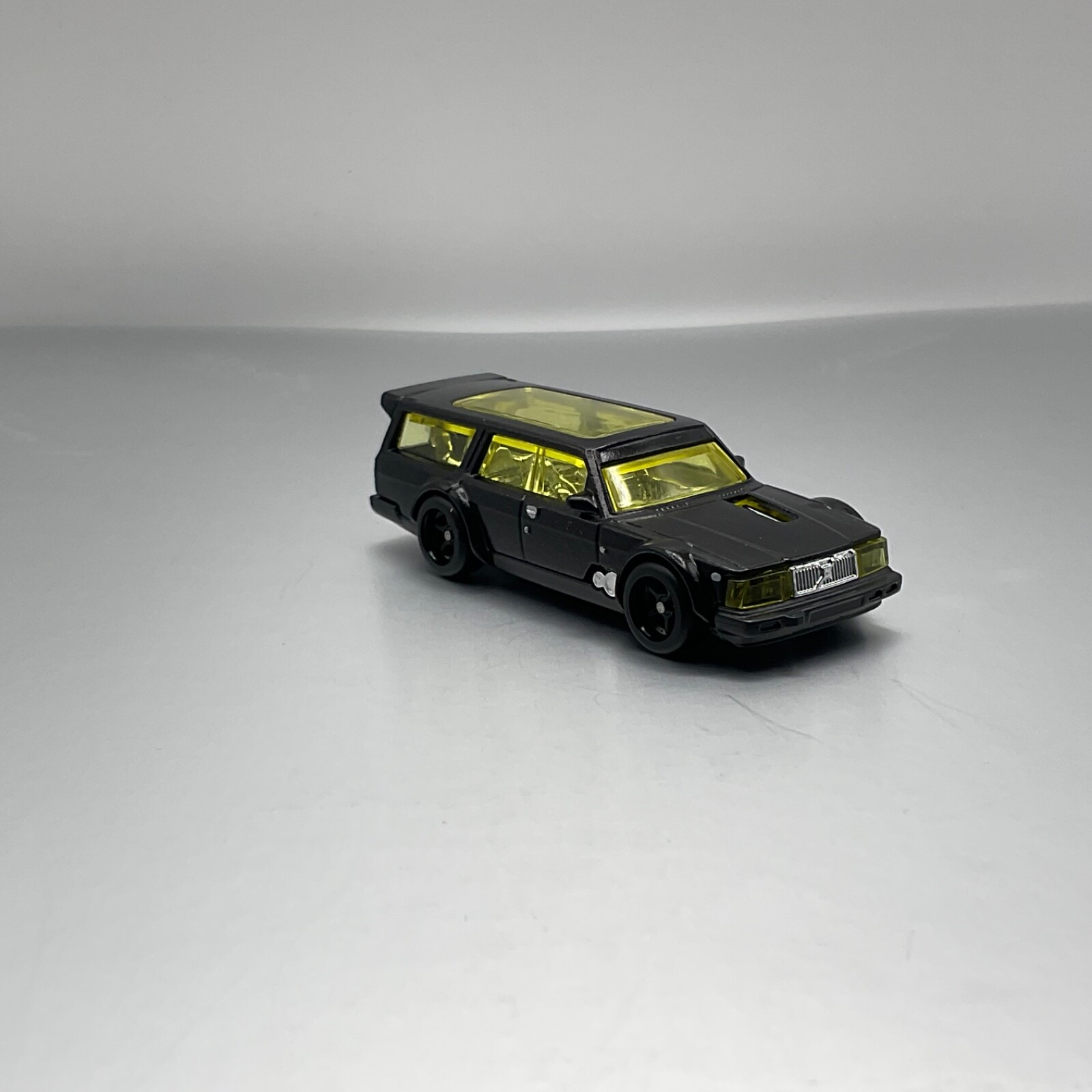人気ランキング Wheels Hot Volvo Black Rubber with Black in Wagon Drift 240 ミニカー