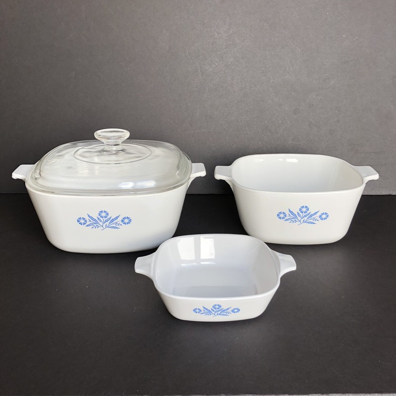 Vintage Corningware Blue Cornflower 2.5 Qt Dish with Lid USA