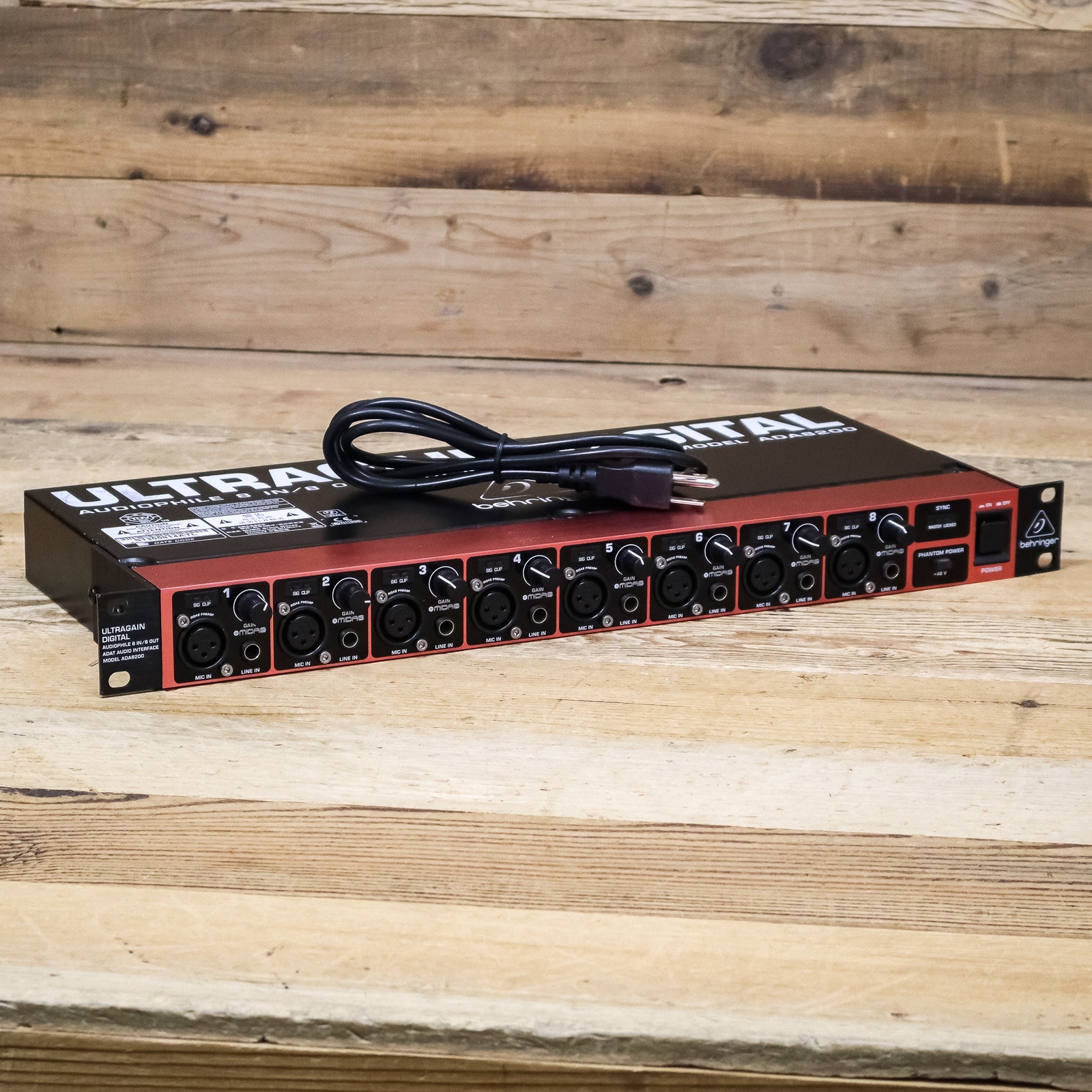 Behringer Ultragain Digital ADA8200 8-Channel ADAT Audio