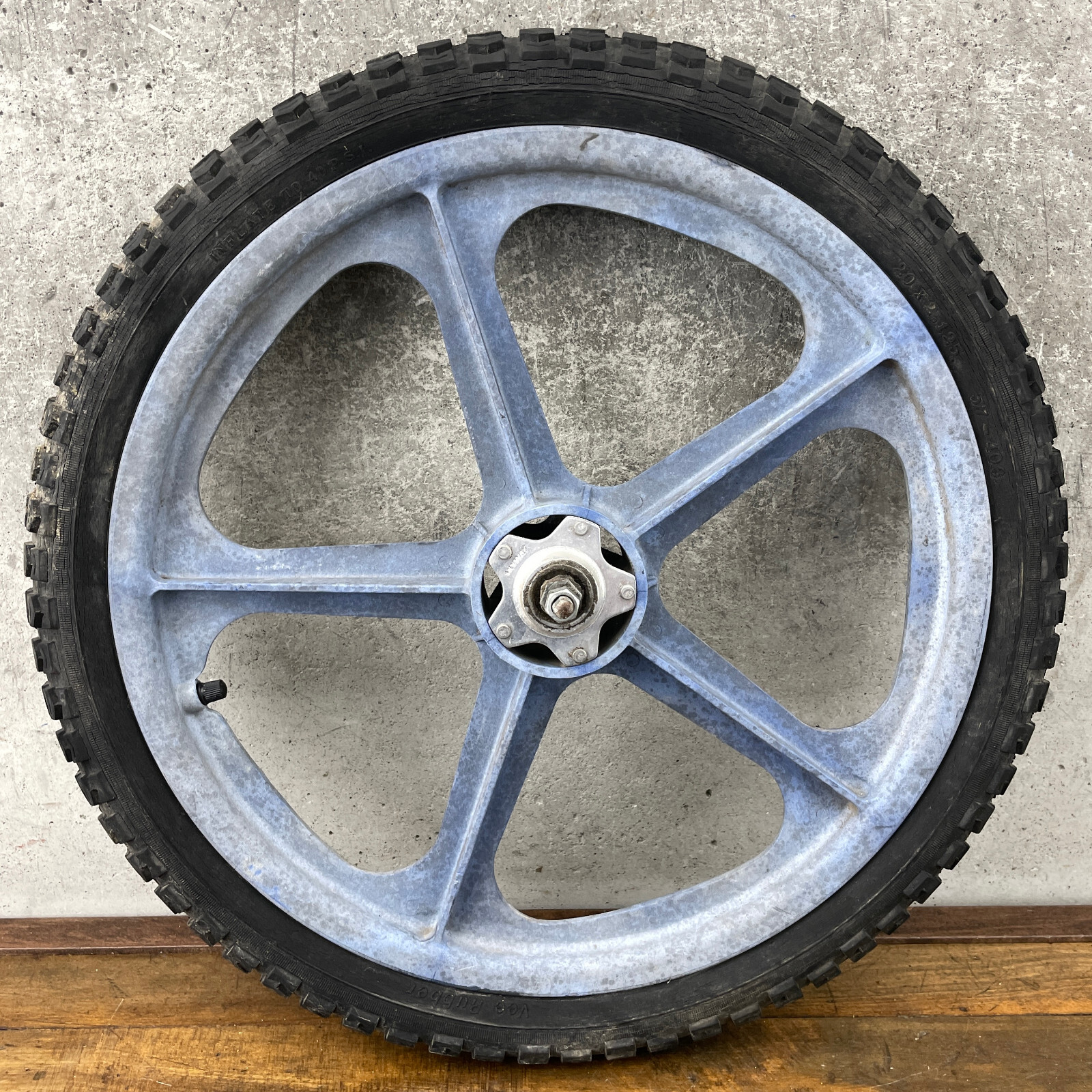 Mongoose Skyway Tuff II Front Wheel Blue Old School BMX Mongoose Skyway Tuff II Front Wheel Blue Old School BMX