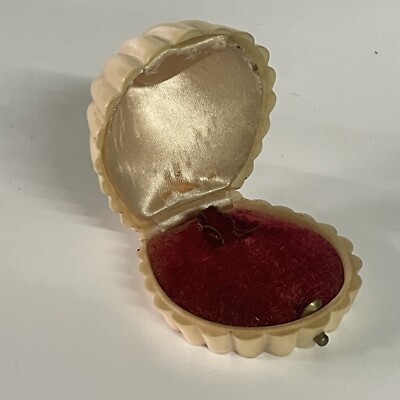 Antique Pearl Shape Ring or Pendent Jewelry Case / Box Push Button GREAT CASE