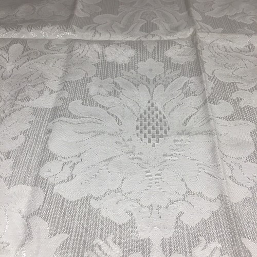 New WEDGWOOD w-c Design Pure White Damask Napkins (nine pcs) 19x19