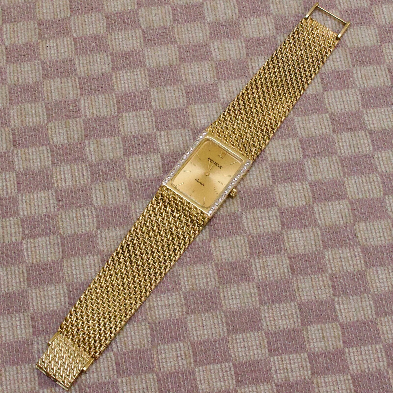 VINTAGE 14K YELLOW GOLD GENEVE QUARTZ WRISTWATCH WITH VINTAGE 14K YELLOW GOLD GENEVE QUARTZ WRISTWATCH WITH